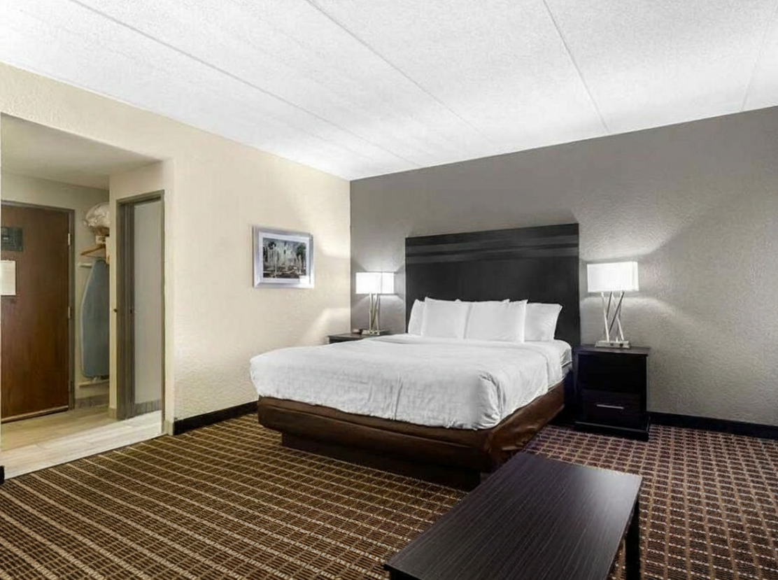 Accessible room featuring a queen bed and modified bathroom, ensuring comfort and convenience for all guests