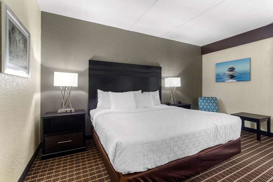 Queen suite featuring a comfortable queen-sized bed, modern furnishings, and a 1-person sofabed at Sleep Inn & Suites West Knoxville